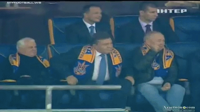 Ярый болельщик Похожих не найдено если что не судите строго )))  болельщики, Янукович, футбол, гифка