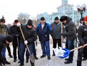 луганск-евромайдан-уборка-снега