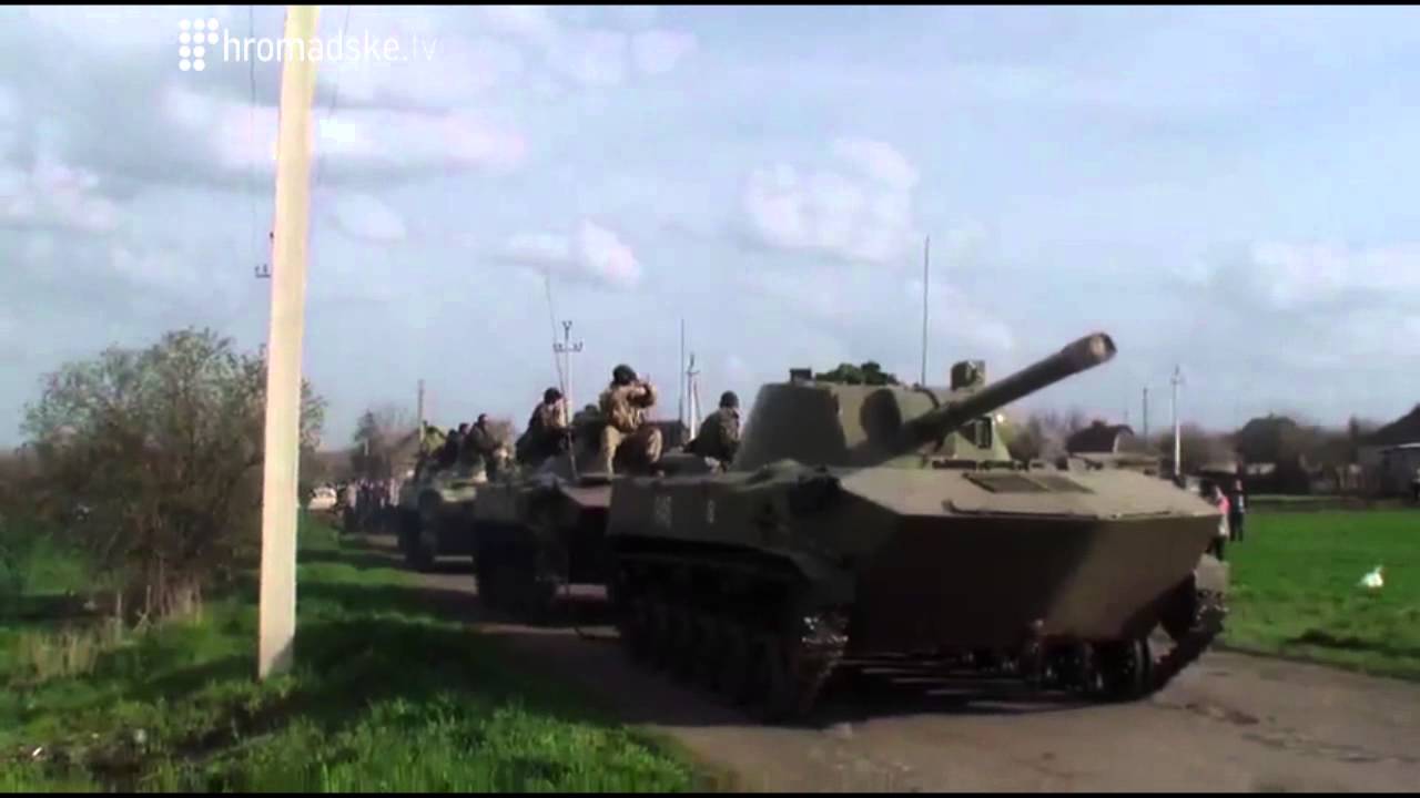 В Краматорске военные сдали террористам затворы и покинули окружение.