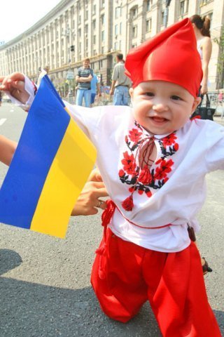 С чего начинается Родина?! Маленькие украинцы поют гимн своей страны.