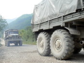 ИС сообщает о приближении к границе Украины 40 грузовиков с вооруженными людьми.