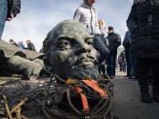 Декоммунизация Украины и бывших республик СССР (включая Россию) также важны, как денацификация Германии после войны.