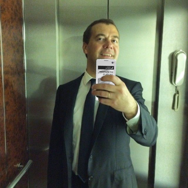 Медведев селфи жабы айфон лифт инстаграм новые жабы6