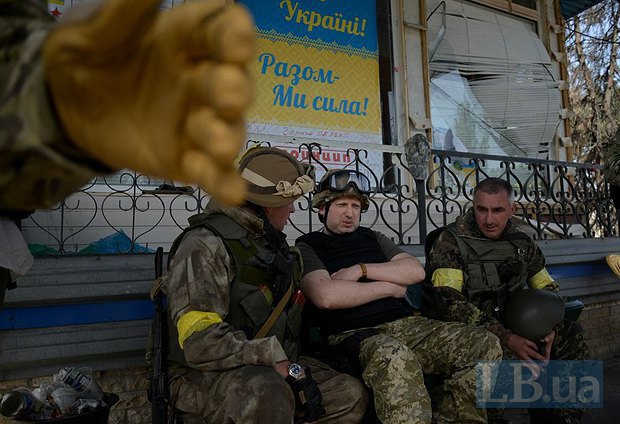 Восточный фронт. Турчинов, Аваков и журналисты посетили передовую возле Славянска.