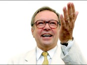 epa000519042 Polish movie director Krzysztof Zanussi gestures as he poses for a photo at the end of the press conference of his film 'Persona non grata', on Sunday 04 September 2005. The film will be presented in competition at the 62nd International Exhibition of Cinema Art, better known as Venice Film Festival.  EPA/CLAUDIO ONORATI